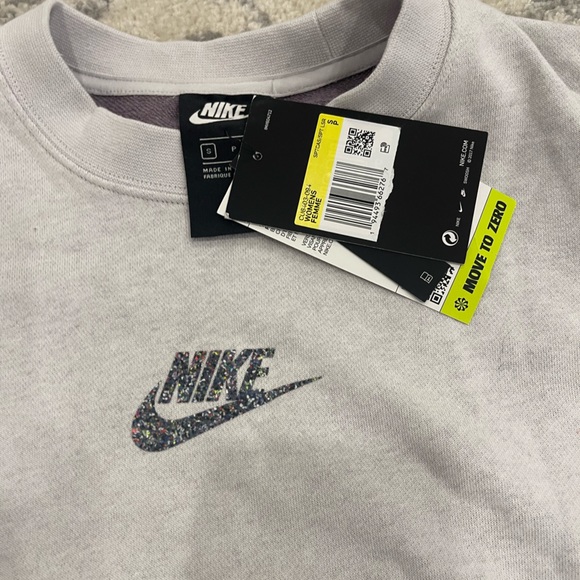 BRAND NEW NIKE CROP CREWNECK - Picture 3 of 3
